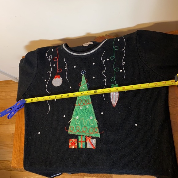 Vintage Christmas Sweater - Picture 9 of 14